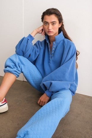 Collared buttoned sweatshirt