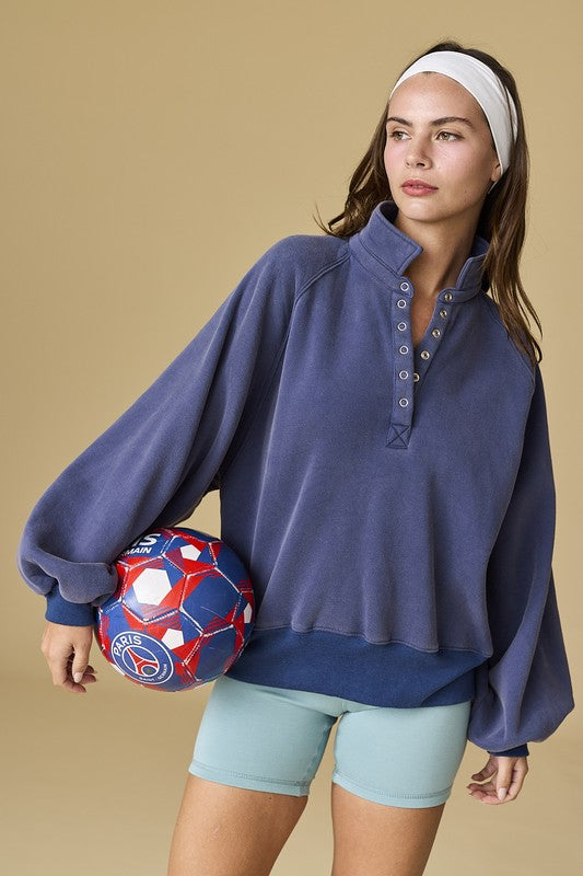 Collared buttoned sweatshirt