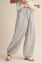 Load image into Gallery viewer, Striped string belted pants

