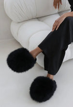 Load image into Gallery viewer, Extra fuzzy slippers
