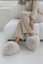 Load image into Gallery viewer, Extra fuzzy slippers
