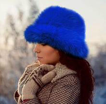 Load image into Gallery viewer, Faux fur bucket hat
