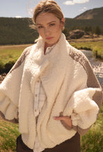 Load image into Gallery viewer, Colorblock fleece zip up
