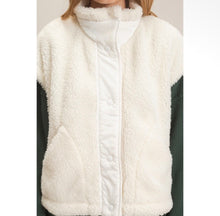Load image into Gallery viewer, Sherpa vest
