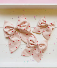 Load image into Gallery viewer, Heart hair bows
