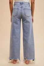 Load image into Gallery viewer, Raw hem bottom denim
