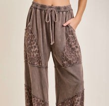 Load image into Gallery viewer, Balloon cheetah pant
