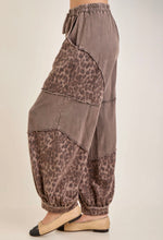 Load image into Gallery viewer, Balloon cheetah pant
