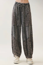 Load image into Gallery viewer, Balloon cheetah pant
