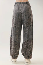 Load image into Gallery viewer, Balloon cheetah pant
