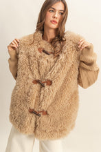 Load image into Gallery viewer, Toggle closure fuzzy vest
