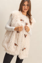 Load image into Gallery viewer, Toggle closure fuzzy vest
