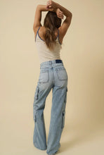 Load image into Gallery viewer, Crossover cargo jeans
