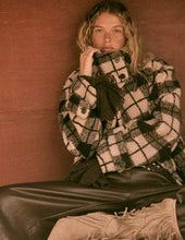 Load image into Gallery viewer, High collar checkered fleece
