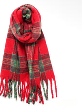 Load image into Gallery viewer, Chunky plaid scarfs
