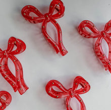 Load image into Gallery viewer, Studded bow clips
