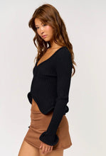 Load image into Gallery viewer, Long sleeve statement top
