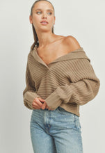 Load image into Gallery viewer, Collar v neck sweater
