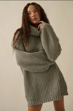 Load image into Gallery viewer, Oversized turtleneck sweater
