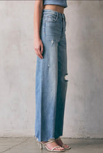 Load image into Gallery viewer, Distressed dad jeans
