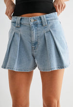Load image into Gallery viewer, Pleated bubble shorts
