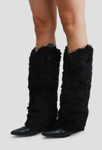 Load image into Gallery viewer, Eskimo kisses Sherpa boots
