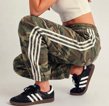 Load image into Gallery viewer, Vintage camo track jogger
