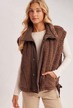 Load image into Gallery viewer, Sherpa vest
