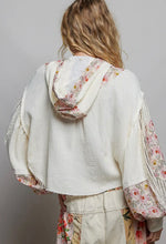 Load image into Gallery viewer, Balloon sleeve double gauze floral button down
