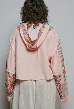 Load image into Gallery viewer, Balloon sleeve double gauze floral button down
