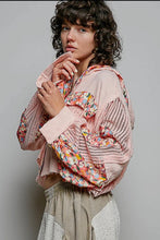 Load image into Gallery viewer, Balloon sleeve double gauze floral button down
