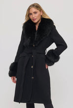 Load image into Gallery viewer, Faux fur collar coat
