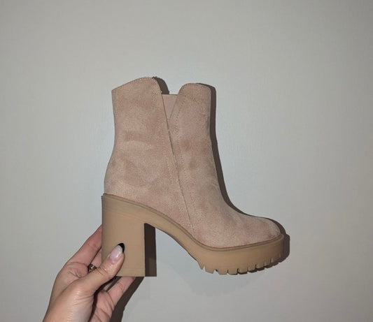 Light suede bootie