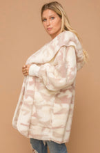 Load image into Gallery viewer, Camo Sherpa
