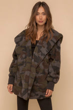 Load image into Gallery viewer, Camo Sherpa
